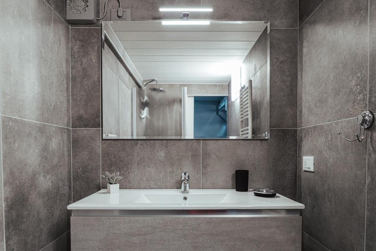 Antico Borgo B&B Con Spa - Adults Only Manerba del Garda Ngoại thất bức ảnh