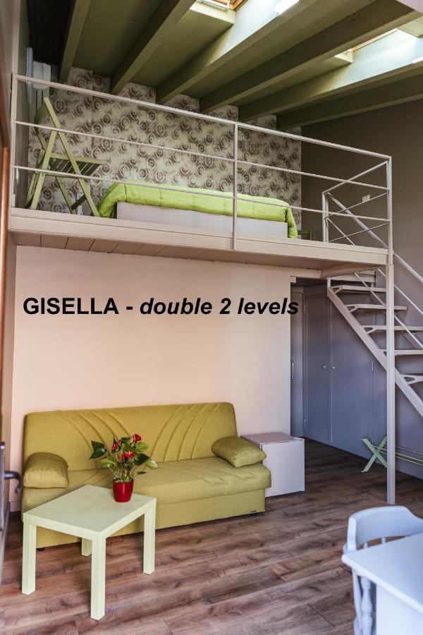 Antico Borgo B&B Con Spa - Adults Only Manerba del Garda Ngoại thất bức ảnh